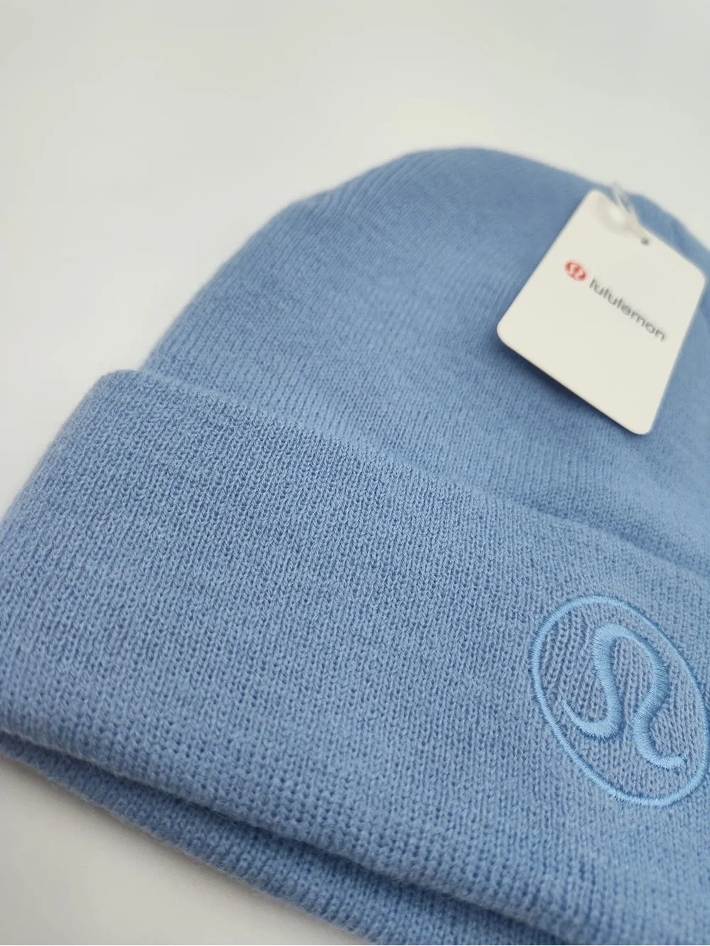 NWT Lululemon Beanie light blue Unisex